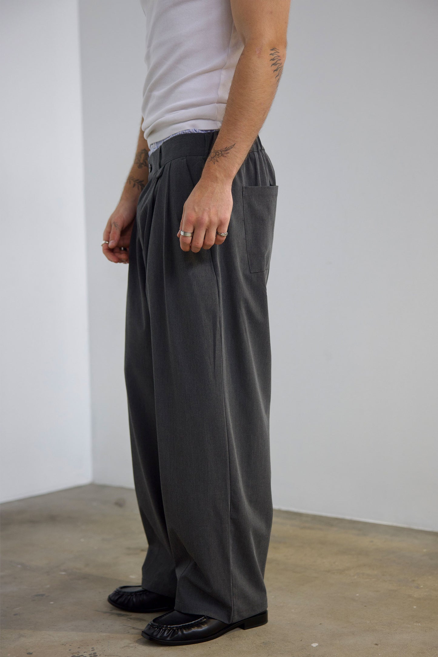 Pleated Pant - Smoke