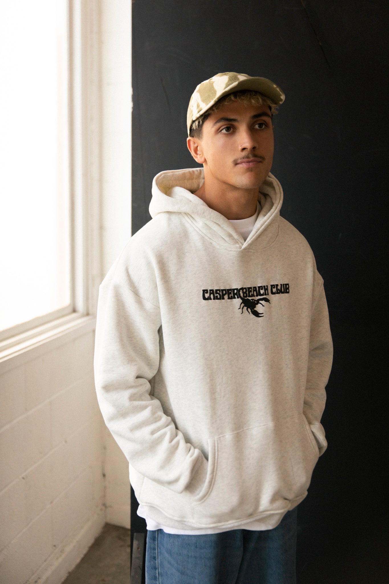 Stinger Hood - White Marle